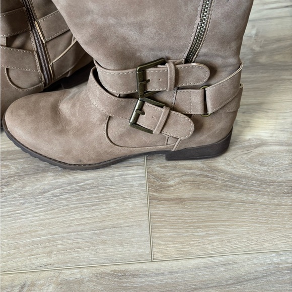 Brown Knee-High Women's Boots NWOT - Picture 2 of 3